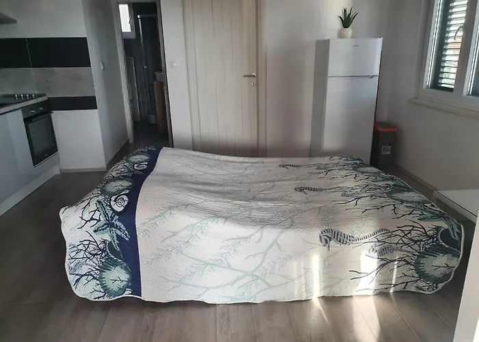 Odlicno Opremljeni Novouredeni Apartmani Iva, Okrug Gornji