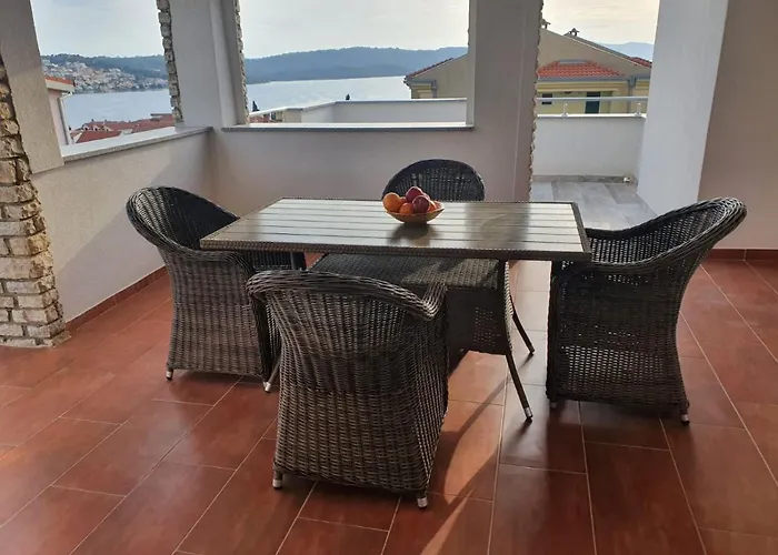 Odlicno Opremljeni Novouredeni Apartmani Iva, Okrug Gornji