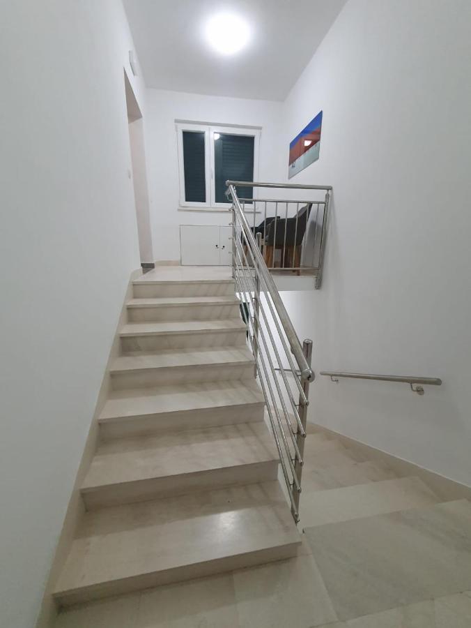 Apartment Odlicno Opremljeni Novouredeni Iva, Okrug Gornji Trogir