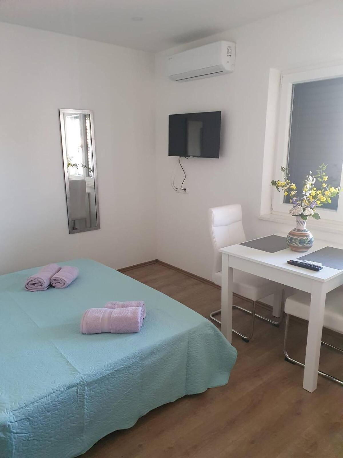 Apartment Odlicno Opremljeni Novouredeni Iva, Okrug Gornji *
